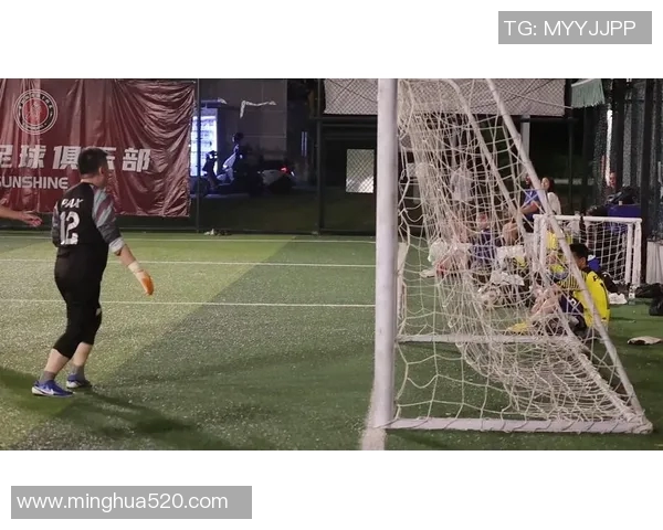 聚焦足球巨星精彩瞬间打造震撼剪辑展现球场巅峰技艺 聚焦足球巨星精彩瞬间打造震撼剪辑展现球场巅峰技艺